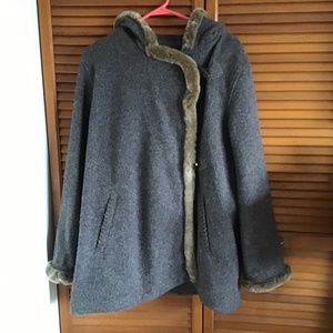 Flattering like new J Jill winter Coat with fur trim medium